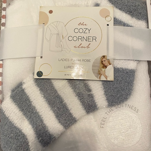 Ladies Plush Robe with Lurex Socks - Picture 2 of 2